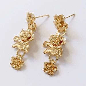 2/$35🖤 Anthropologie Gold Plated Summer Roses Tiered Floral Drop Earrings